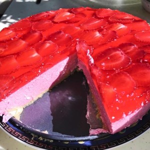 Cheesecake de căpșuni fără coacere