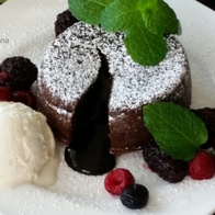 Lava Cake sau Vulcan de ciocolata